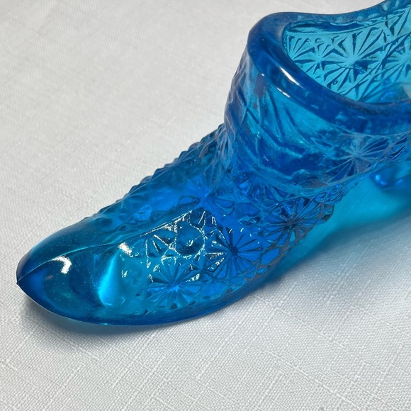 Fenton Glass Blue Daisy Button High Heel Shoe. Add to your collection! - Picture 2 of 5